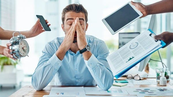 تقنيات الذكاء الاصطناعي تكشف 7 عادات تدمر الإنتاجية