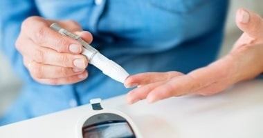 توقيت قياس سكر الدم: دليلك الذكي لقراءات دقيقة في كل لحظة