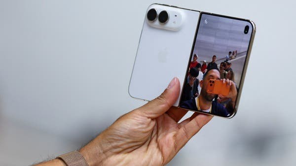 آيفون ديو يدخل ساحة المنافسة: كيف تتصدى شاومي وسامسونغ وأوبو لصانع iPhone؟